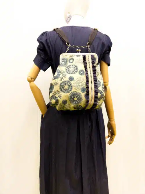 Γυναικεία τσάντα πλάτης με μεταλλικό κλείστρο, Μπλε