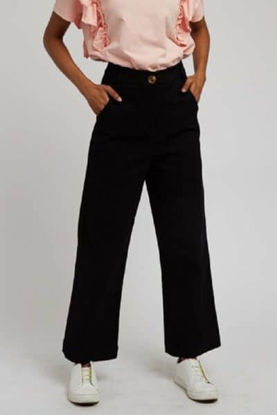 Ελαστική γυναικεία παντελόνα με τσέπες, Μαύρη