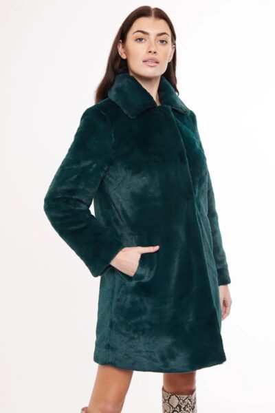 Γυναικείο παλτό από συνθετική γούνα